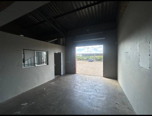180M² WAREHOUSE TO LET IN WHITE RIVER CENTRAL